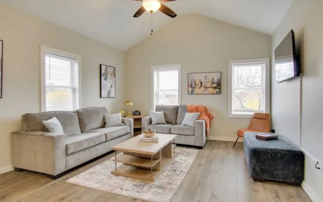 < 1 Mi to Lake Ontario: Oswego Group Retreat