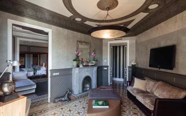 Barcelona - 2 Bedroom Apartment, Fireplace, Stained Glass Window - Hoa 42130