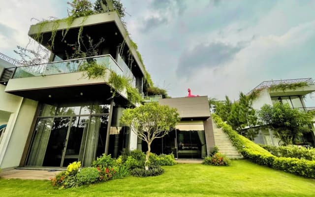 Venus Villa Flamingo Dai Lai by MAPSTAR
