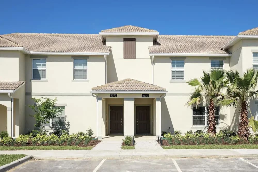 3 BR Townhome in Davenport by by STR