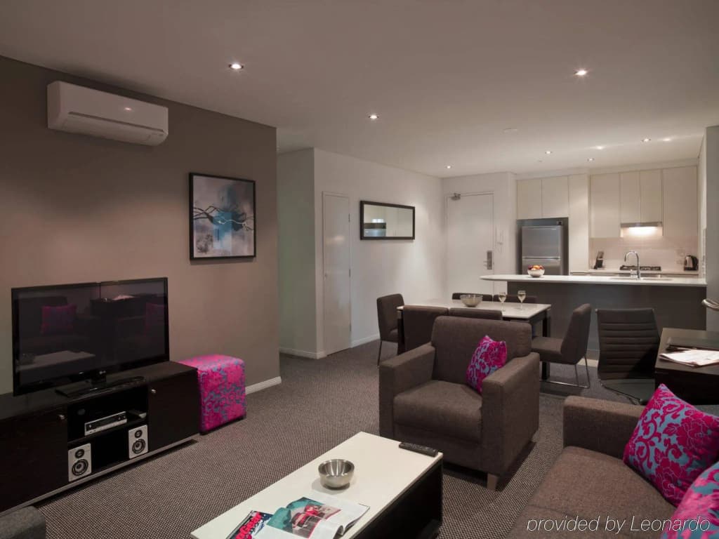 Meriton Suites Southport, Gold Coast